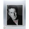 Image 1 : AUTOGRAPHED DUSTIN HOFFMAN BLACK & WHITE PORTRAIT