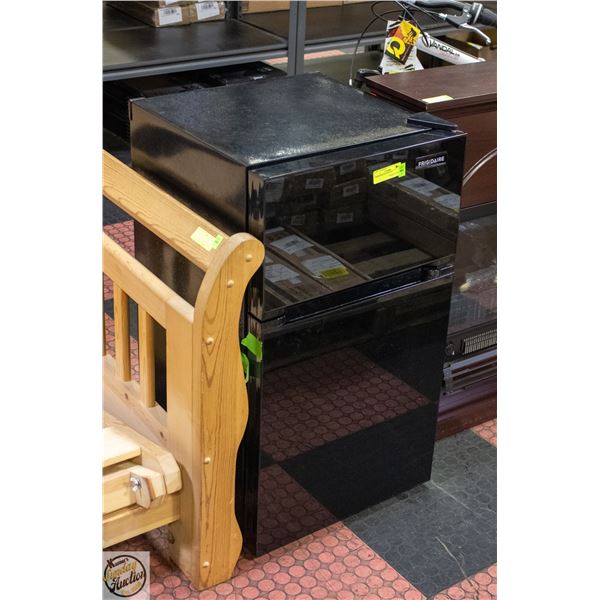 FRIGIDAIRE MINI FRIDGE