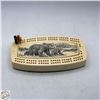 Image 1 : INUIT THEMED VINTAGE CRIBBAGE BOARD