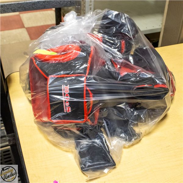 BAG OF ASSORTED BOXING EQUIPMENT