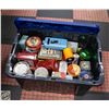 Image 1 : 102L TOTE WITH COLLECTIBLE TINS