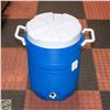 Image 1 : RUBBERMAID DRINKING WATER DISPENSER