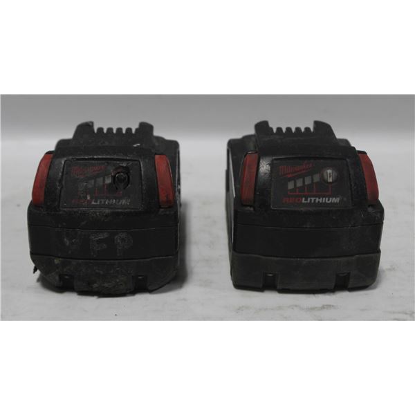 2 MILWAUKEE 18 V BATTERIES