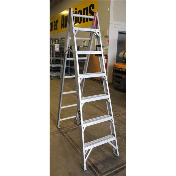 FEATHERLITE ALUMINUM LADDER