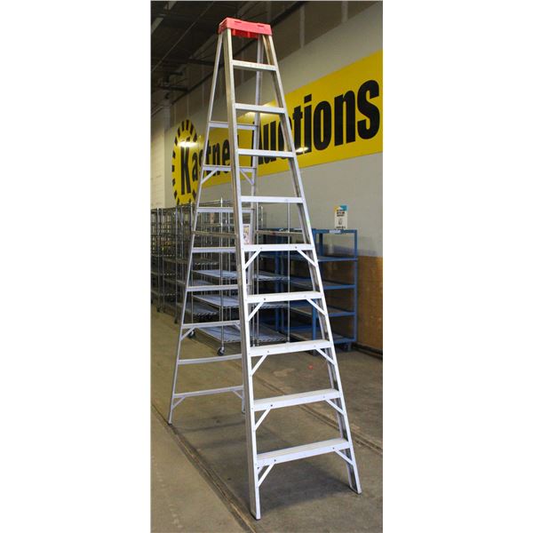 GLAM 10FT ALUMINUM LADDER