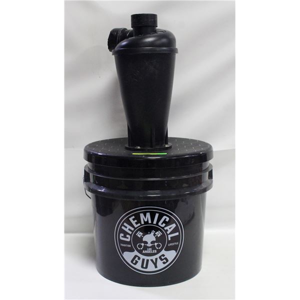 CHEMICAL GUYS DETAILING BUCKET FITTED