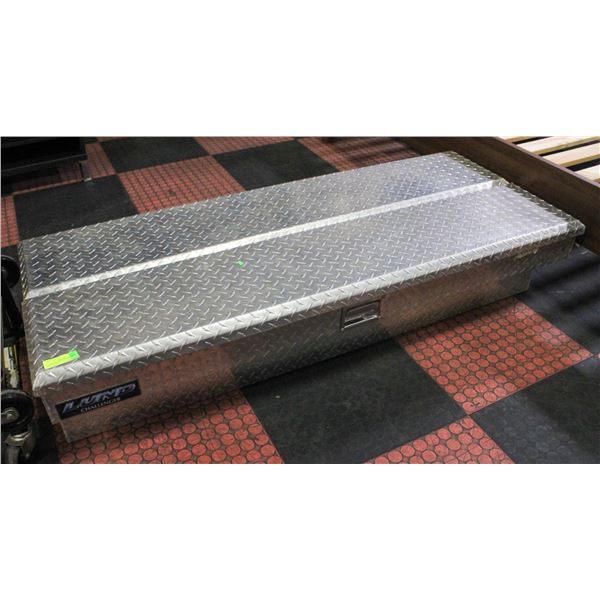 PAIR OF LUND CHALLENGER ALUMINUM TRUCK BOXES