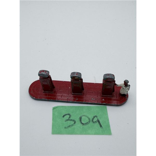 LESNEY/MATCHBOX ACCESSORY PACK NO. A-1 ESSO PETROL PUMPS