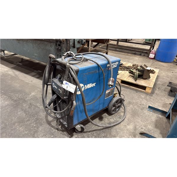 MILLER MILLERMATIC 252 INDUSTRIAL MIG WELDING UNIT WITH GROUNDING CABLE & STINGER