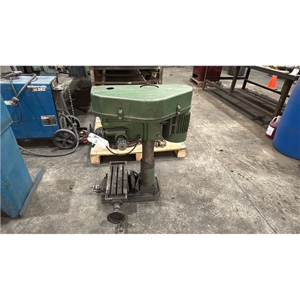 RONG FU RF-20 8 SPEED DRILLING & MILLING MACHINE