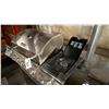 Image 5 : NEXGRILL STAINLESS STEEL 5 BURNER PROPANE BBQ WITH SIDE BURNER