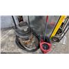 Image 2 : 8 GALLON SHOP VAC & SPIN MOP BUCKET WITH MOP