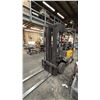 Image 10 : TCM FCG25D7 YELLOW PROPANE FORKLIFT WITH SOLID TIRES, 4 STAGE MAST, 6535 HOURS *HOURS NOT VERIFIED*