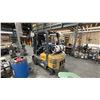 Image 3 : TCM FCG25D7 YELLOW PROPANE FORKLIFT WITH SOLID TIRES, 4 STAGE MAST, 6535 HOURS *HOURS NOT VERIFIED*