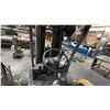 Image 5 : TCM FCG25D7 YELLOW PROPANE FORKLIFT WITH SOLID TIRES, 4 STAGE MAST, 6535 HOURS *HOURS NOT VERIFIED*