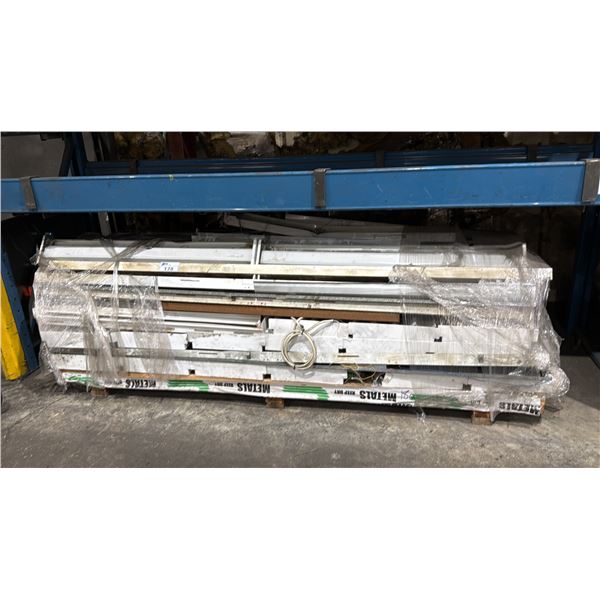LARGE PALLET OF ASSORTED SHOP LIGHTS