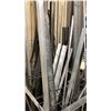 Image 5 : MOBILE MATERIAL CART WITH ASSORTED METAL STOCK MATERIAL & BARREL OF SCRAP PIECES