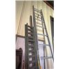Image 3 : MATERIAL CONVEYOR TOP APPROX 8', 1/2 OF AN EXTENSION LADDER - 12'L & METAL MESH PIECE