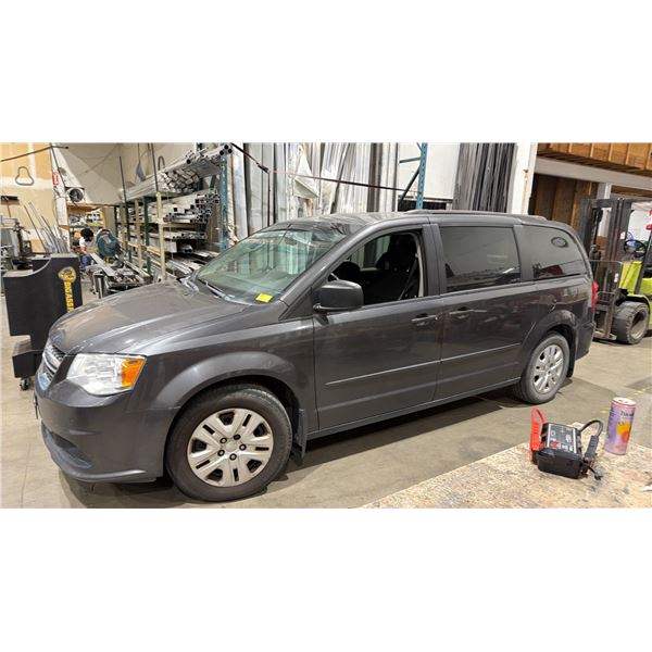 2015 DODGE GRAND CARAVAN SXT, 4DR MINIVAN, GREY, VIN 2C4RDGBG5FR702098,