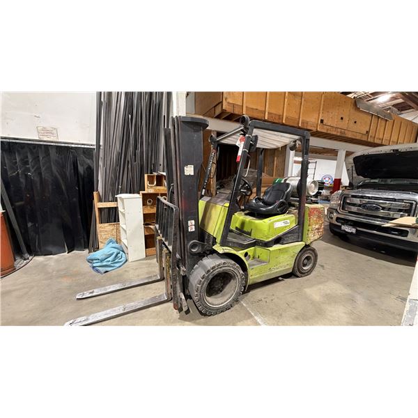 CLARK CGP30, FORKLIFT, GREEN, VIN NIL,