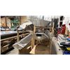 Image 4 : 4 ALUMINUM AIRPLANE PONTOONS WITH ROLLING RACK