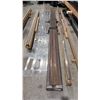 Image 3 : METAL LIFTING BAR WITH CHAINS APPROX 14FT