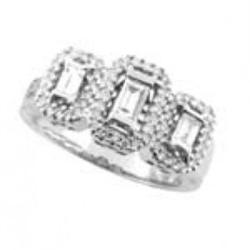 0.79 Carats 3 Stone VS Diamond 18KW