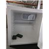 Image 3 : RCA Mini Fridge