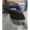Image 2 : 5-Pcs Black Curved Upholstered Chairs