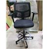 Image 4 : 5-Pcs Stools and Swivel Chairs