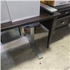 Image 2 : Adjustable Height Table