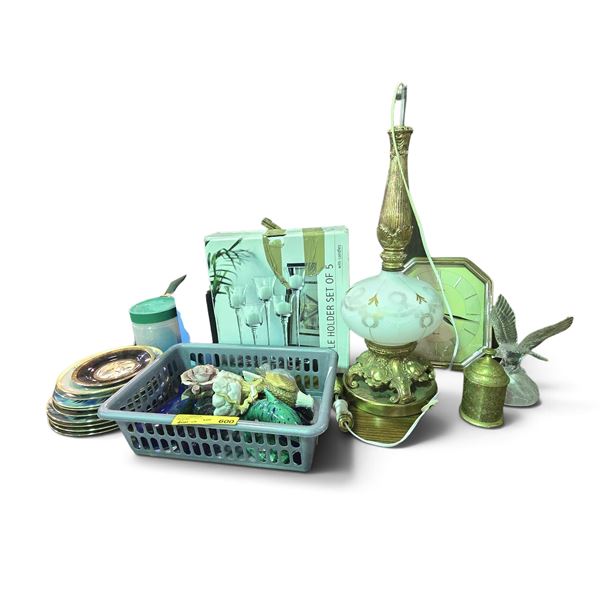 Group of décor w/ lamp & clock