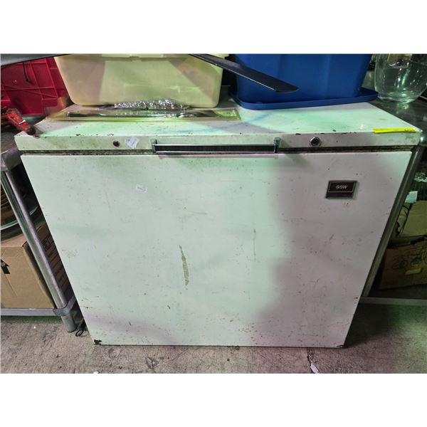 Vintage GSW chest freezer