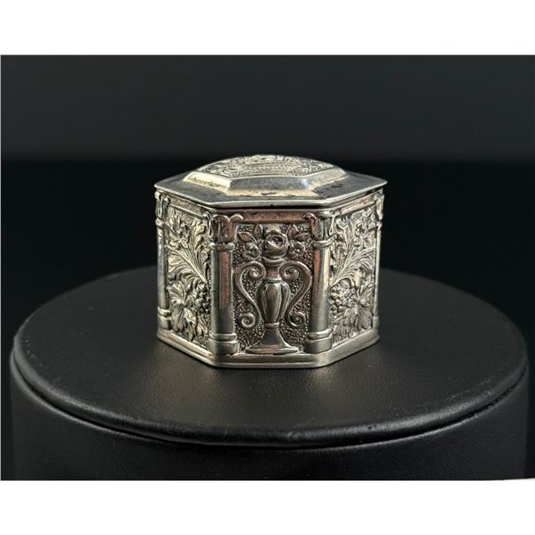 .800 Silver Repousse Victorian Snuff Pill Box