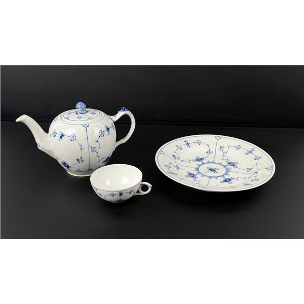 Royal Copenhagen Denmark Musselmalet Tea Set