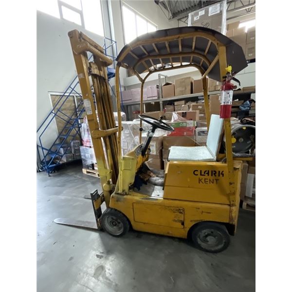 CLARK YELLOW PROPANE FORKLIFT, 12FT LIFT HEIGHT, OPERATIONAL