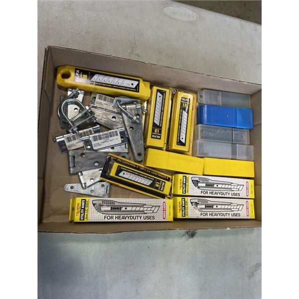 TRAY OF UTILITY KNIFE SPARE BLADES AND HINGES