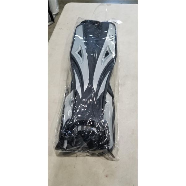 NEW SET OF FLIPPERS, SNORKLE AND GOGGLES