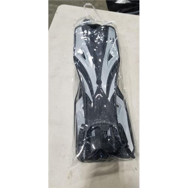 NEW SET OF FLIPPERS, SNORKLE AND GOGGLES