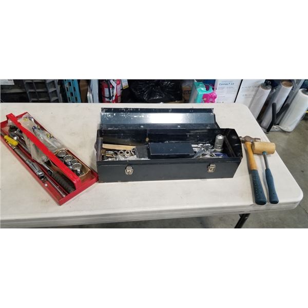 SOCKET WRENCH SET IN BLUE METAL CASE