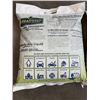 Image 4 : 2 NEW BAGS OF GREASWEEPNATURES SUPER ABSORBENT, 28.3 LITRE BAGS