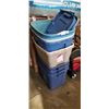 Image 1 : 10 PLASTIC BINS & 3 LIDS