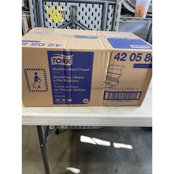 CASE OF TORK WHITE MULTIFOLD HAND TOWELS