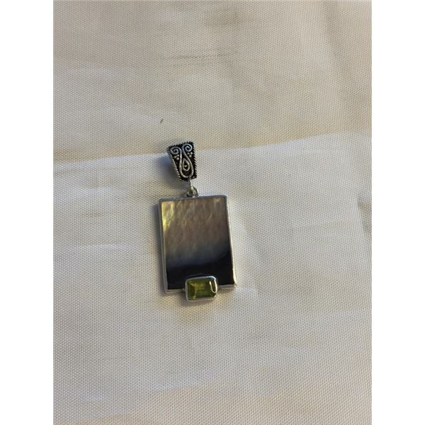 MH 925 STERLING SILVER W/ MOTHER OF PEARL AND PERIDOT STONES PENDANT