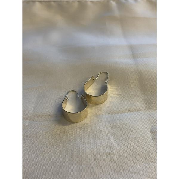 14K GOLD PLATED HAMMERED DESIGN PAIR HOOP EARRINGS