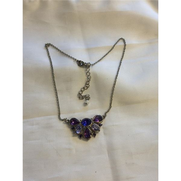 VINTAGE PURPLE GLASS STONES NECKLACE MARKED NRT