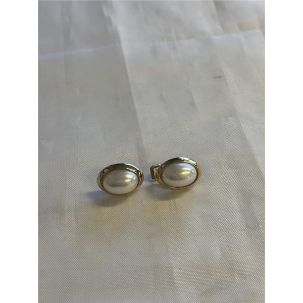 PAIR OF VINTAGE GOLD PLATED W/ PEARLS CLIP ON EARRINGS MARKED DENNALL STENERT
