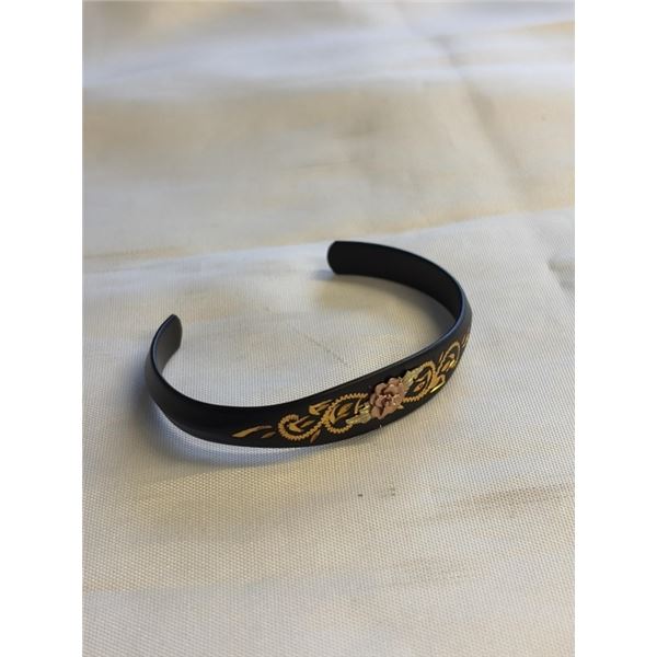 BLACK METAL W/ GOLD DECOR OPEN CUFF BANGLE
