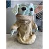 Image 2 : STAR WARS MANDALORIAN BABY YODA PLUSHIE