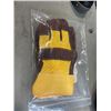 Image 4 : BLACK BACKPACK, SIZE 13 LEATHER SHOES AND 2 PAIRS GLOVES
